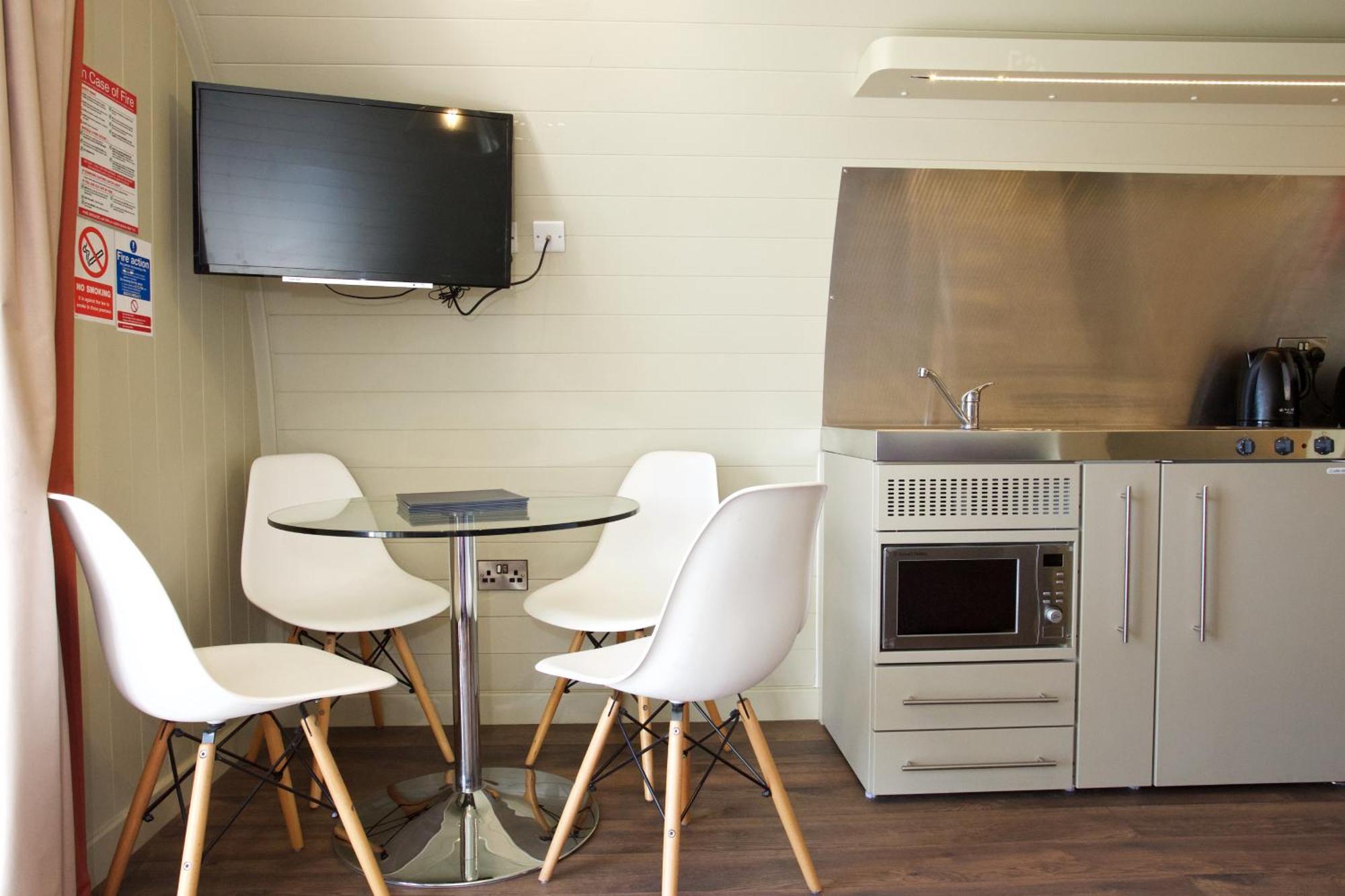 Loch Tay Highland Lodges And Glamping Park Morenish Exteriör bild
